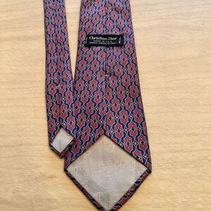 Christian Dior Men’s Necktie. 100% Silk.